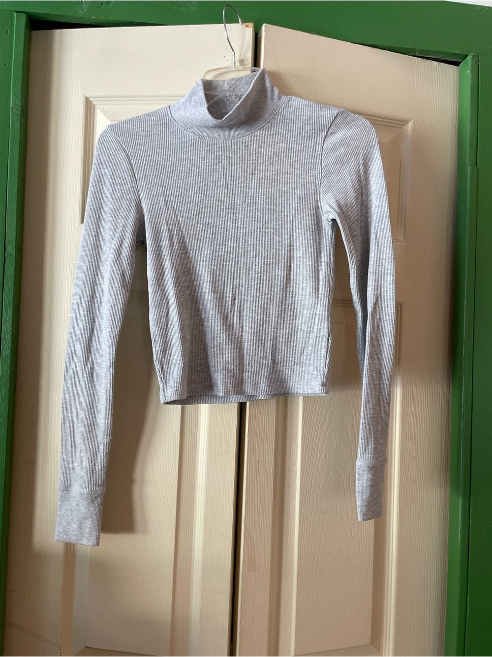 American Eagle Outfitters Light Gray Ribbed Turtleneck Long Sleeve Top